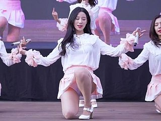 Koreli güzellikleri dans
