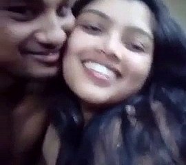 Pacar Desi India Nikmati Seks dengan pacarnya di B & B