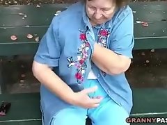 Granny berkelip Dalam Awam