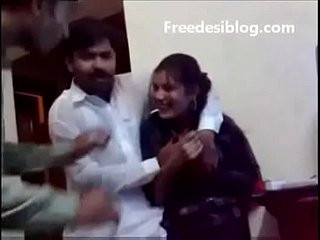 Pakistani Desi Girl with the addition of Boy si divertono nella constitutionalization dell'ostello