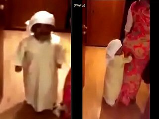 teensy-weensy dwarf arab be hung up on enano cachondo