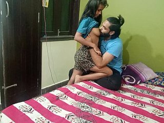 Menina indiana depois da faculdade Hardsex com seu meio-irmão sozinho em casa