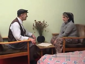 Yasli Amca turbanli karisini sikiyor (ภาษาตุรกี)