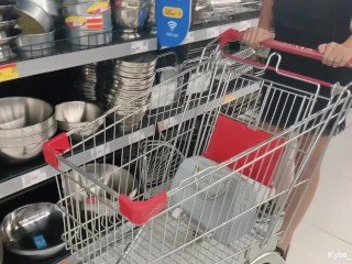 [PREVIEW] Kylie_NG Squirts Enclosing Over xe của cô Sau khi mua sắm tại một siêu thị